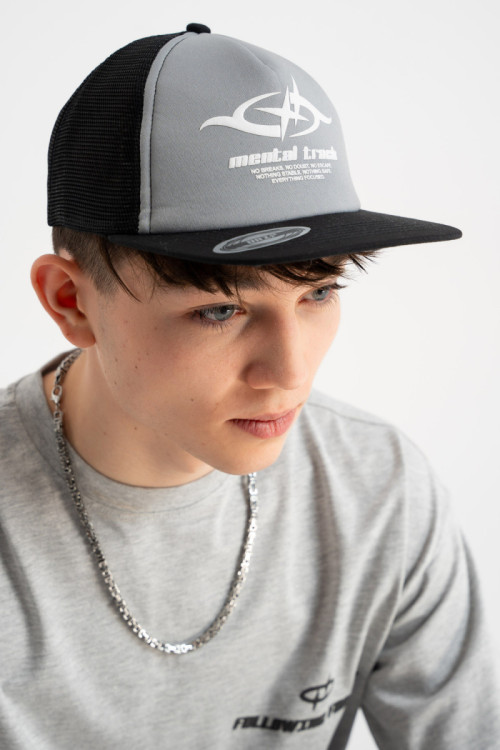Szaro-czarna czapka z daszkiem z autorską grafiką z przodu