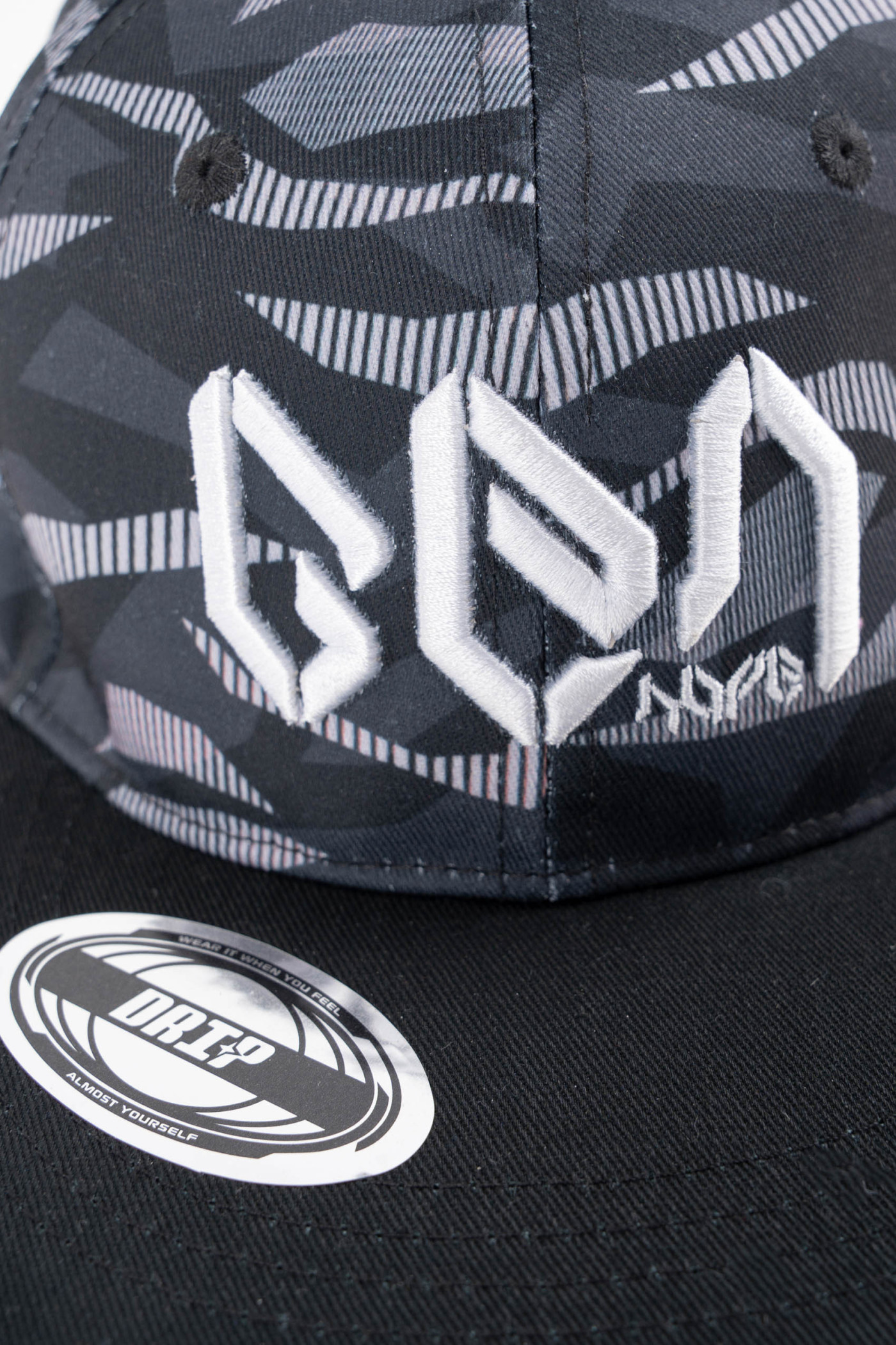 Czapka z daszkiem z monochromatycznym nadrukiem na całości