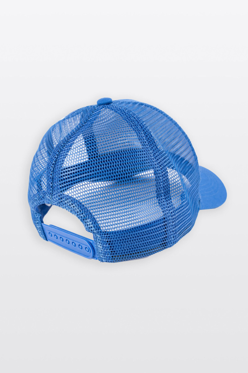 Niebieska czapka z daszkiem z haftem z przodu