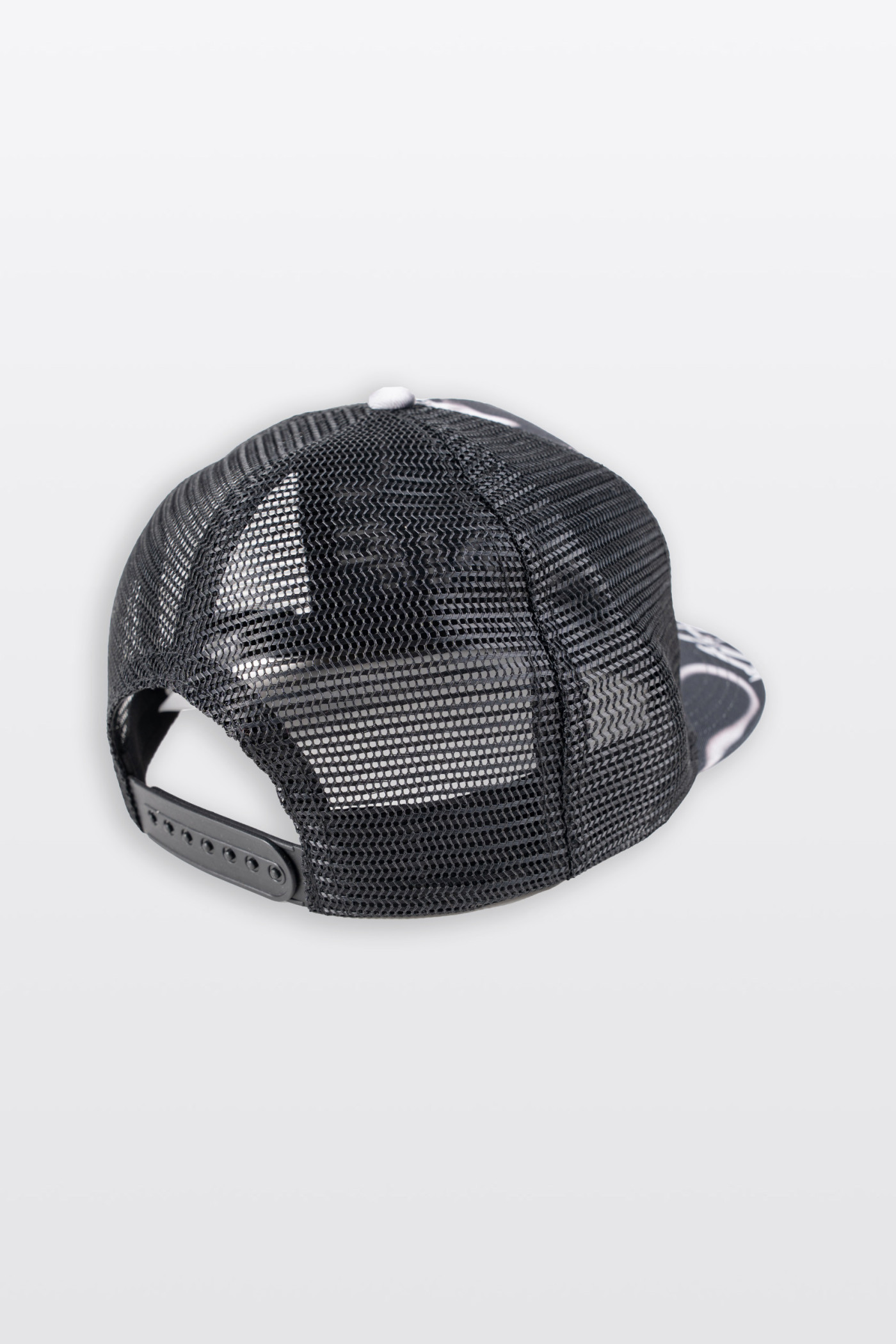 Czarna czapka z daszkiem z nadrukiem na całości