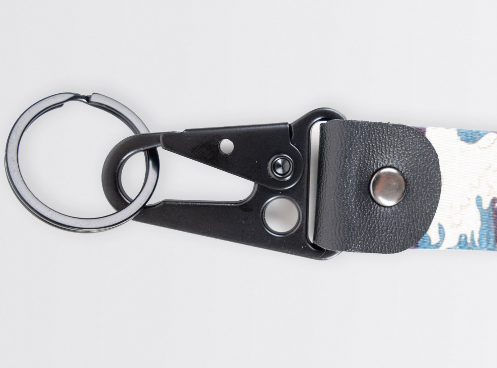 Kolorowy brelok z taśmy szutrowej z autorską grafiką