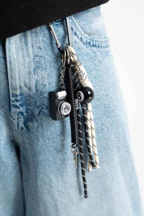 Brelok “Urban 8” – black & white street vibe