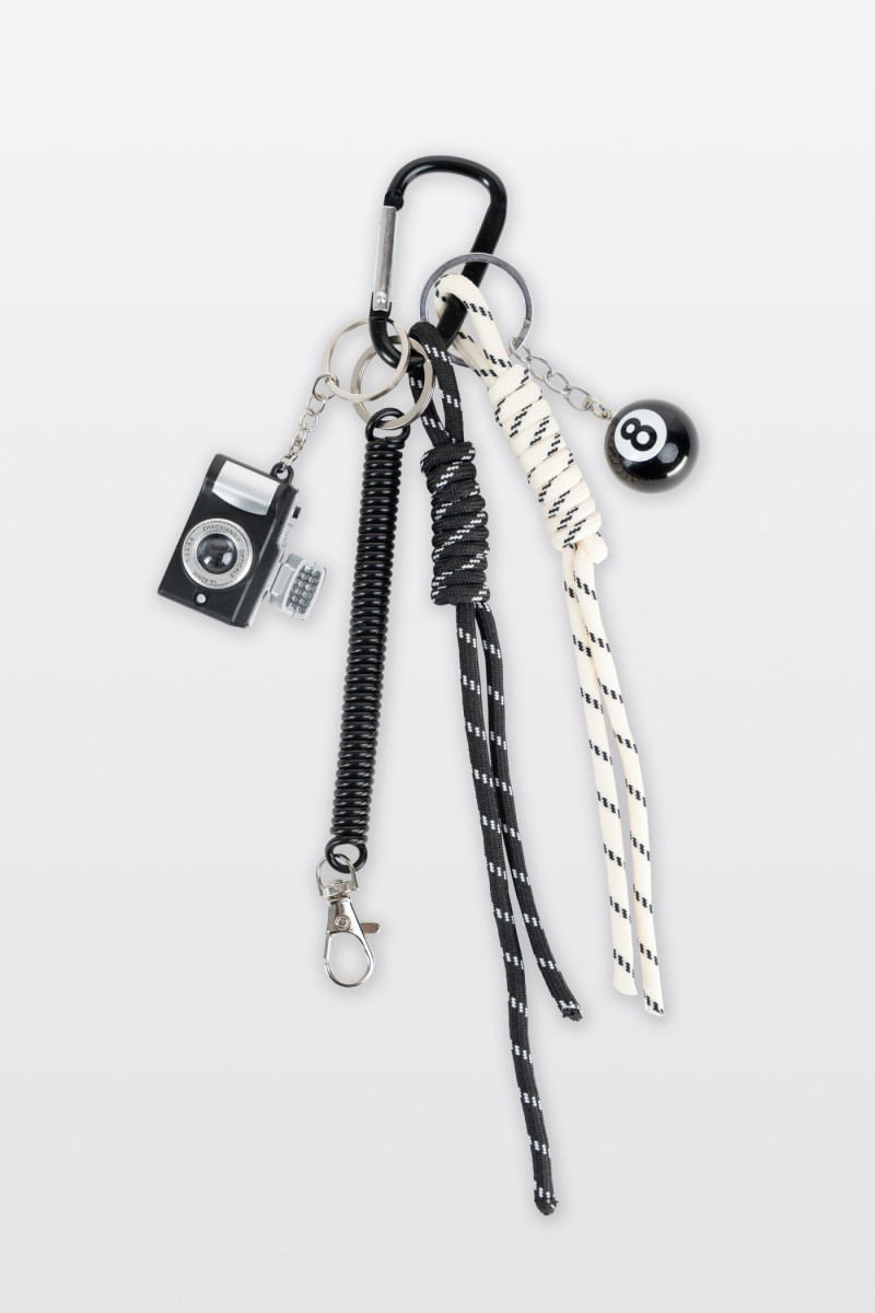 Brelok “Urban 8” – black & white street vibe