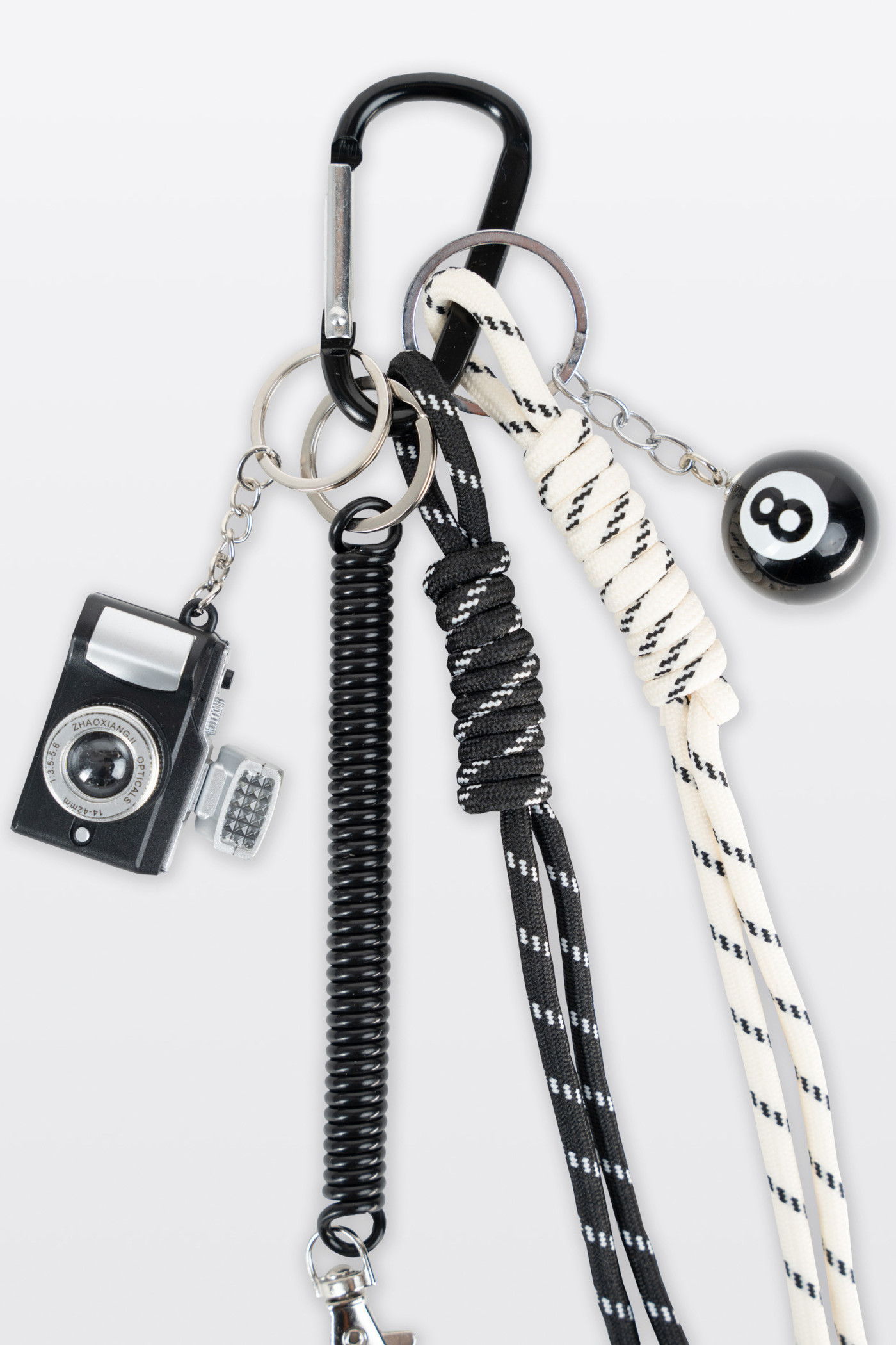 Brelok “Urban 8” – black & white street vibe