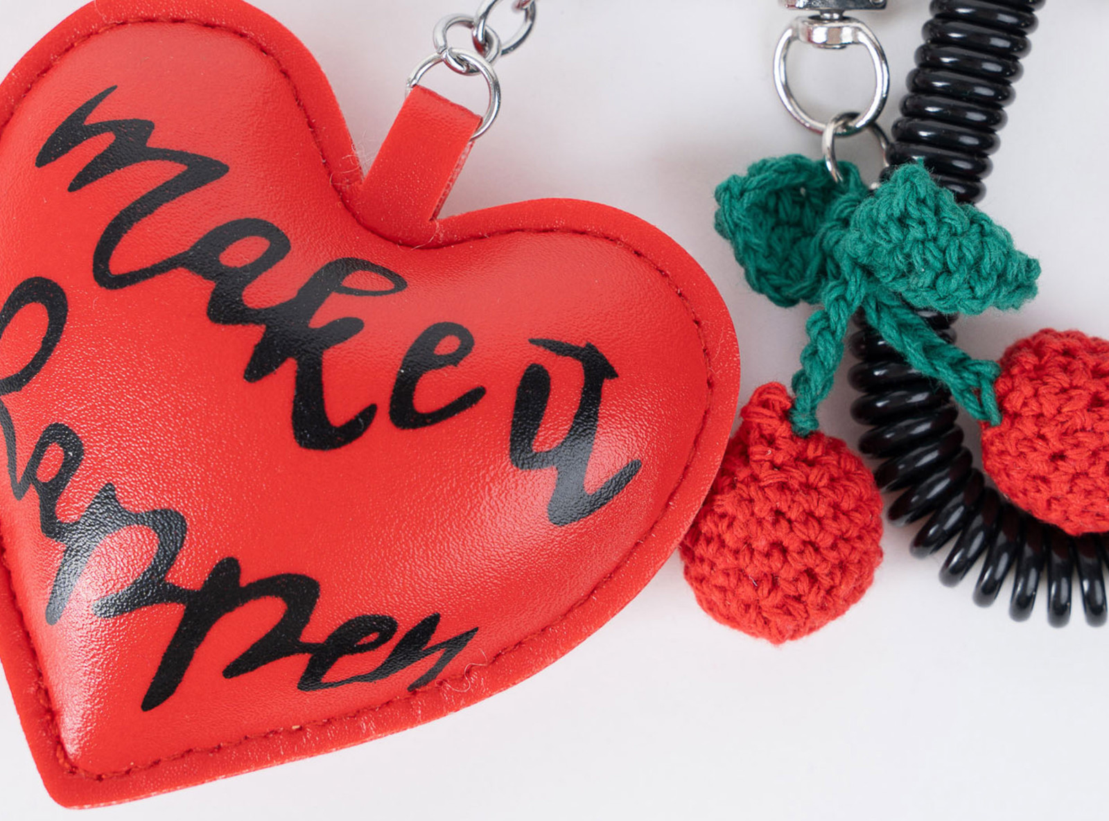 Brelok “More Love” – serce & cherries