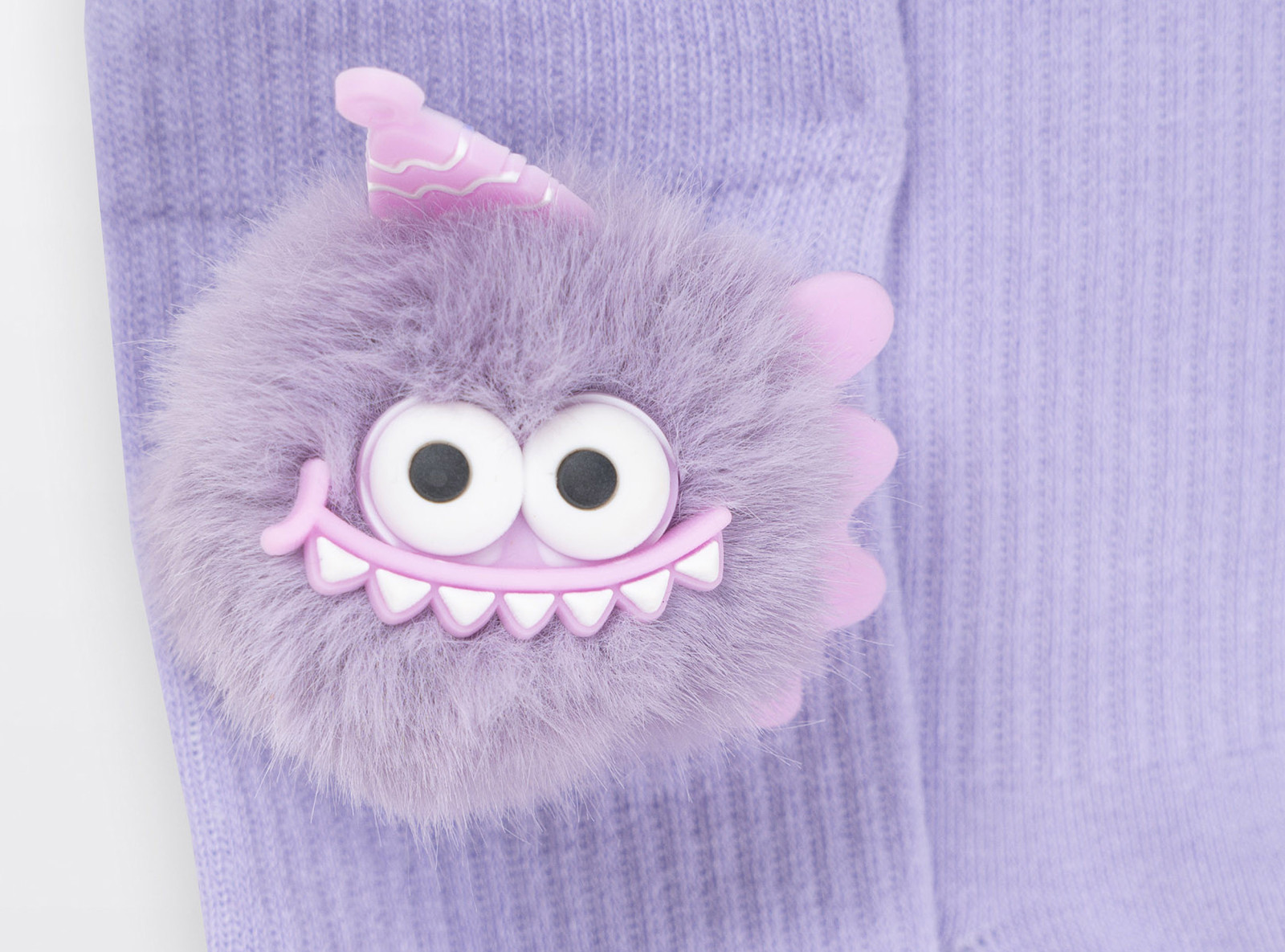 Fioletowe skarpety z ozdobą