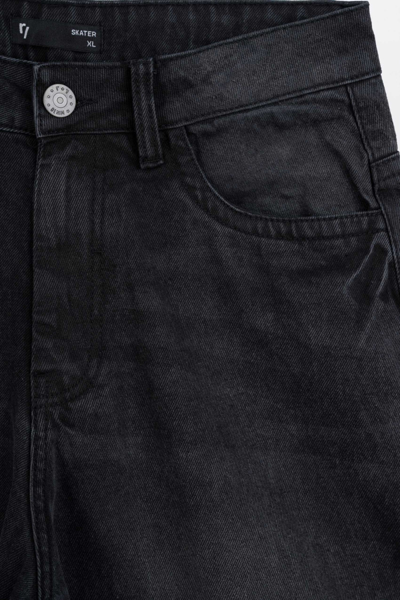 Czarne spodnie jeansowe SKATER z modnymi cięciami