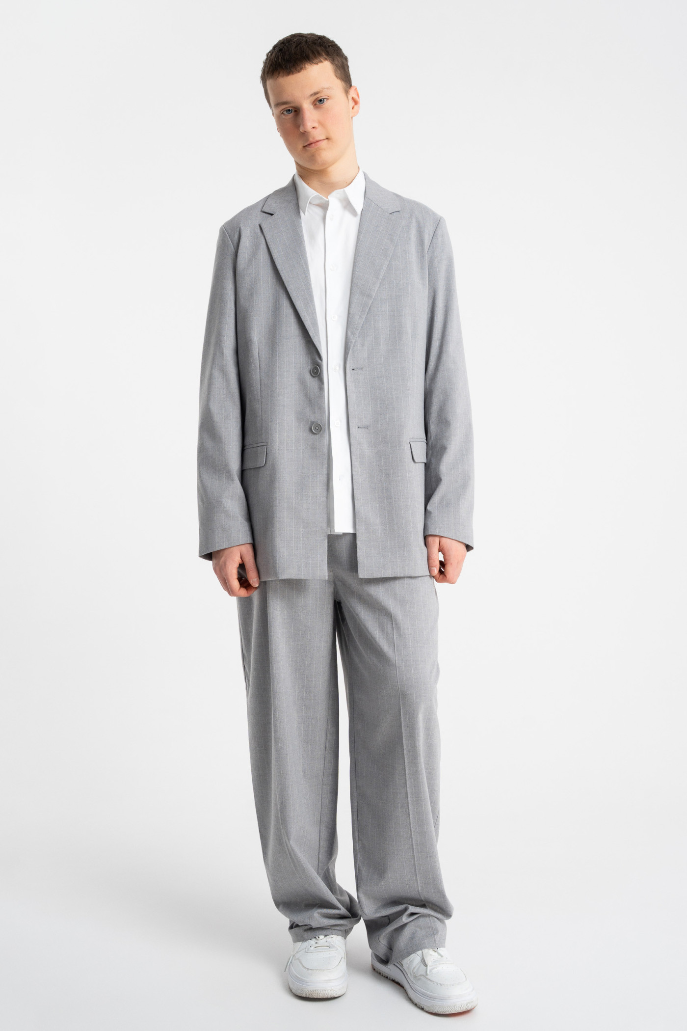 Szare spodnie garniturowe LOOSE w prążki