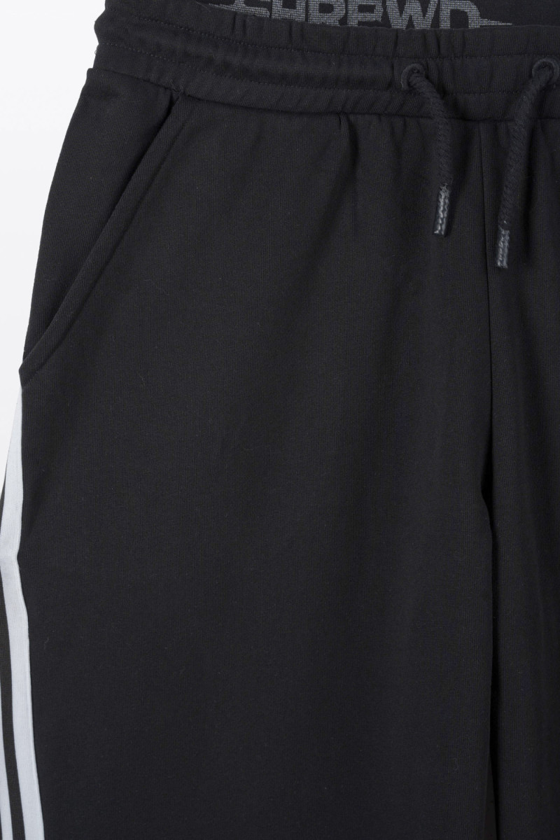 Czarne spodnie dresowe WIDE LEG z kontrastowymi paskami na nogawkach