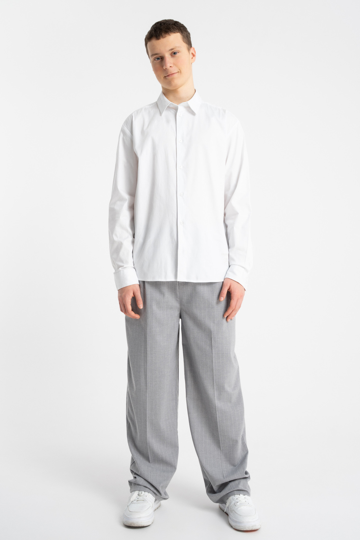 Biała koszula LOOSE z długim rękawem