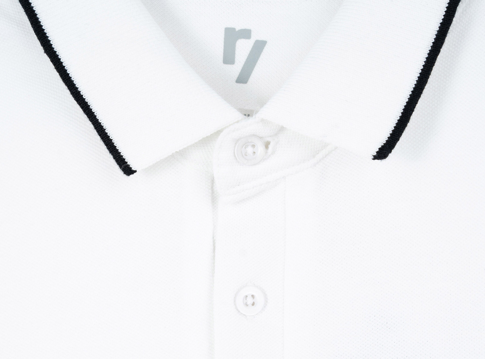 Biała koszulka polo REGULAR z krótkim rękawem z czarnymi elementami