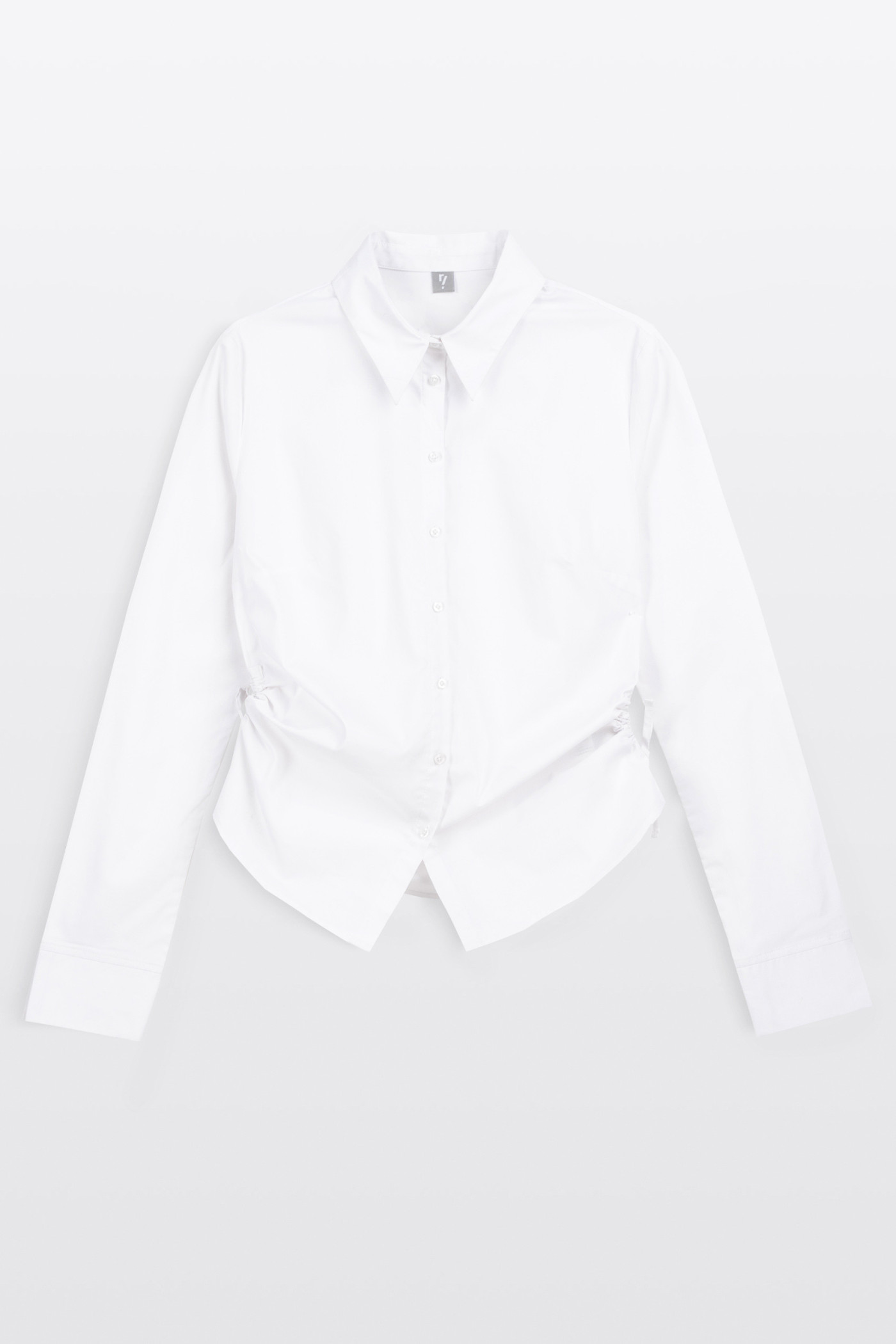 Biała koszula z modnymi marszczeniami w pasie z długim rękawem