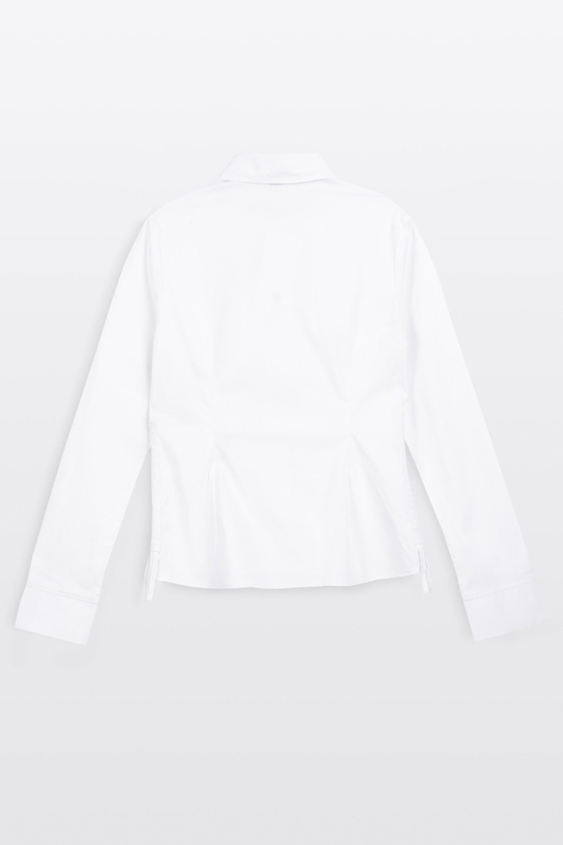 Biała koszula z modnymi marszczeniami w pasie z długim rękawem