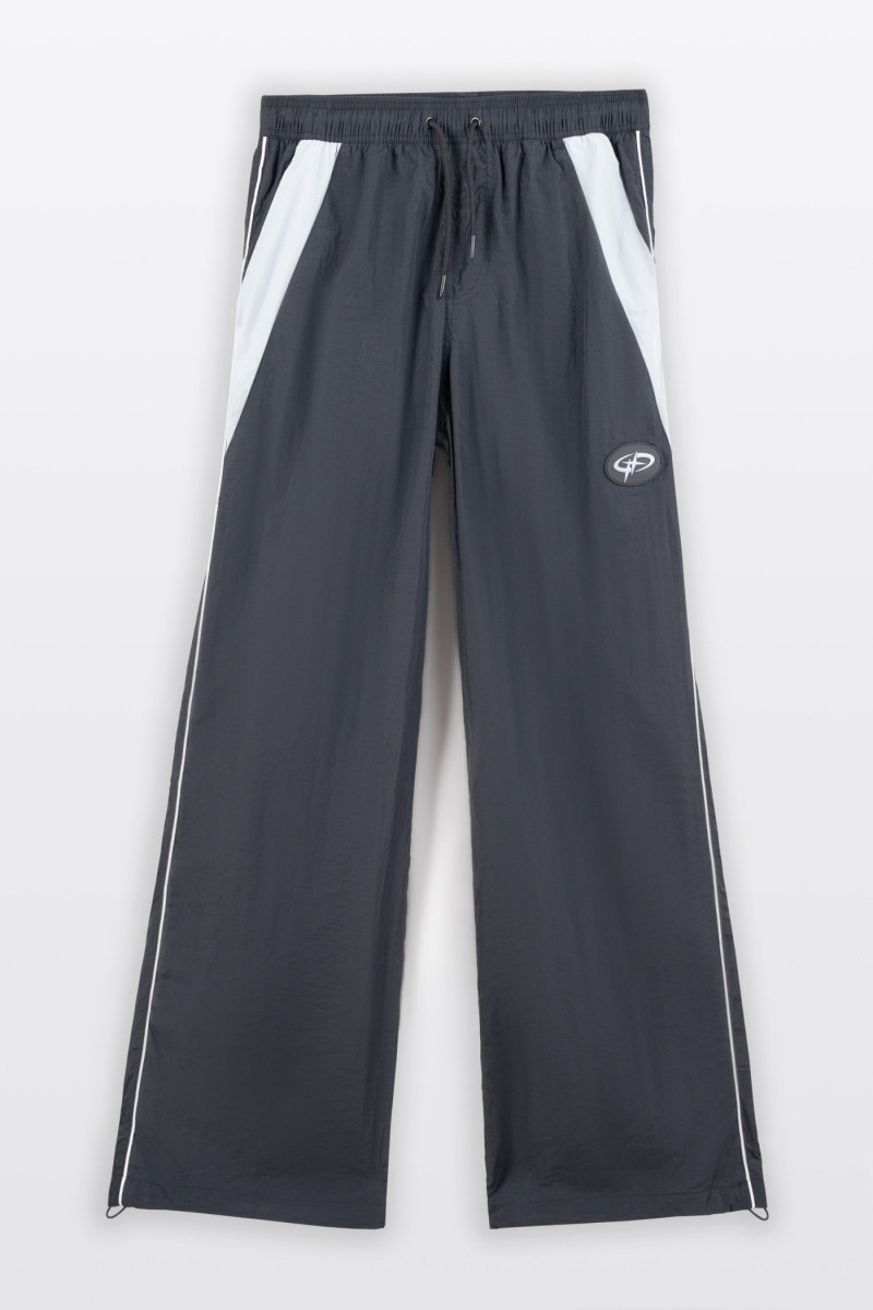 Czarne spodnie dresowe WIDE LEG z białymi lampasami z kreszowanego ortalionu