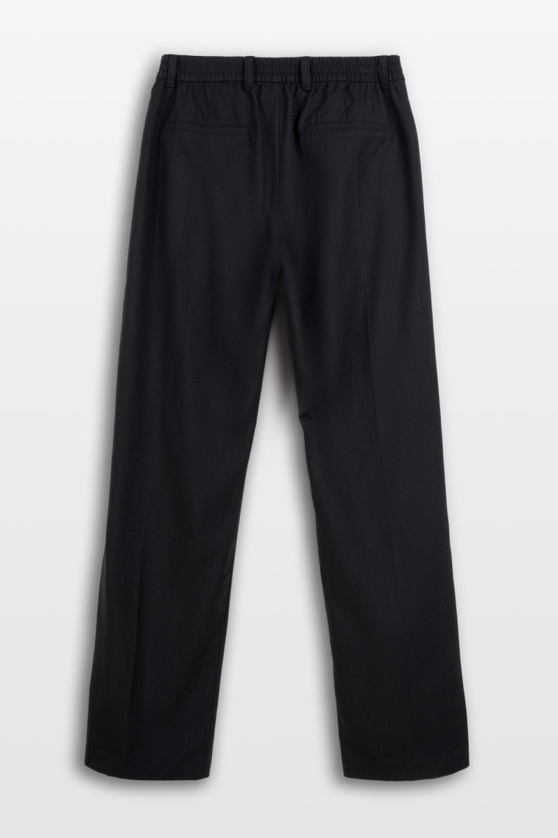 Czarne spodnie garniturowe REGULAR z kantem
