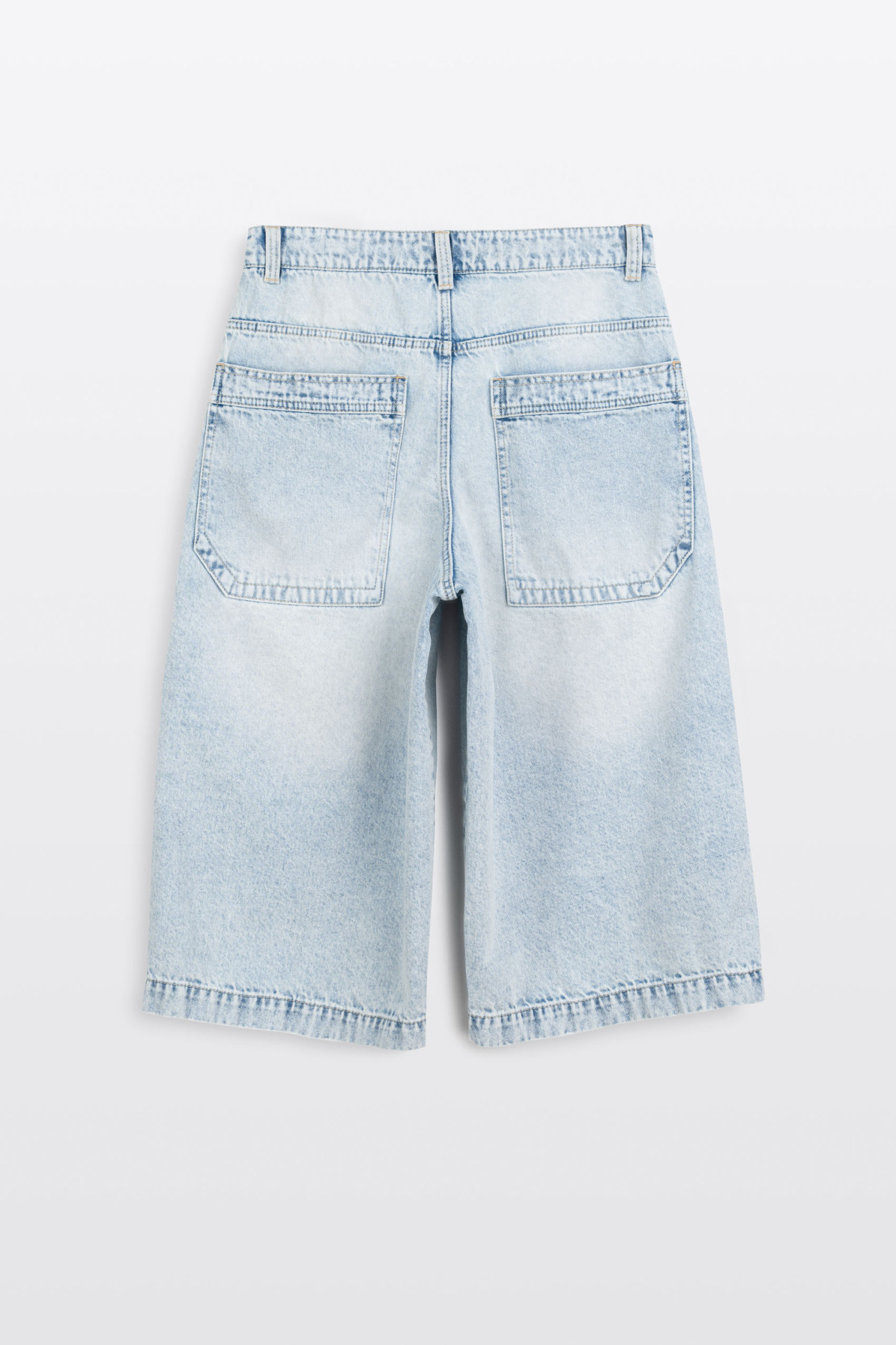 Jasnoniebieskie krótkie spodenki jeansowe model JORTS z efektem sprania