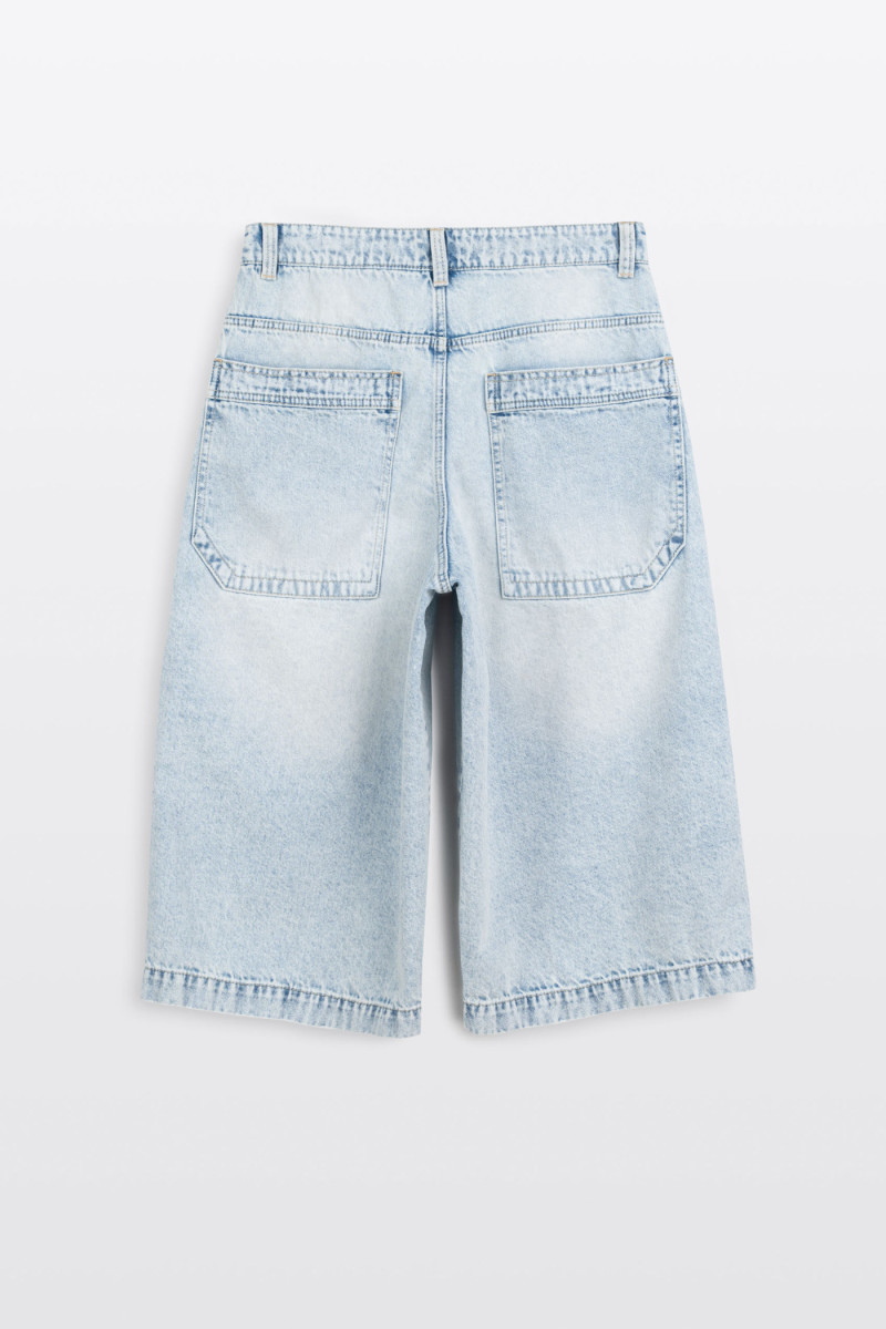 Jasnoniebieskie krótkie spodenki jeansowe model JORTS z efektem sprania