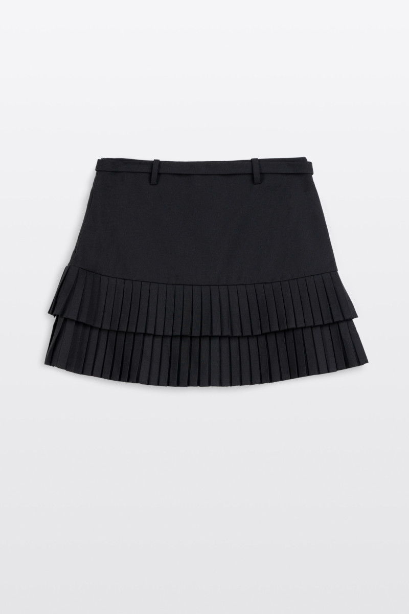 Czarna spódnica mini z plisowanymi falbankami