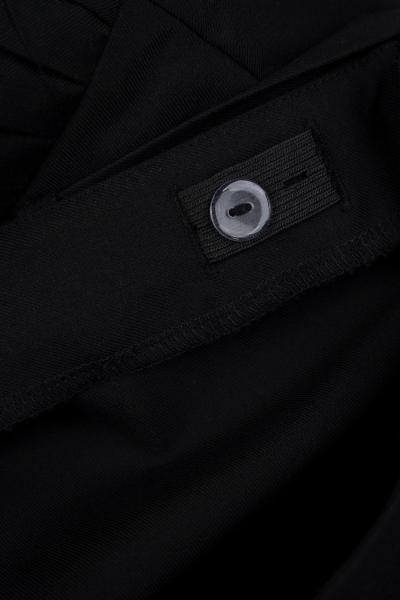 Czarna spódnica mini z plisowanymi falbankami