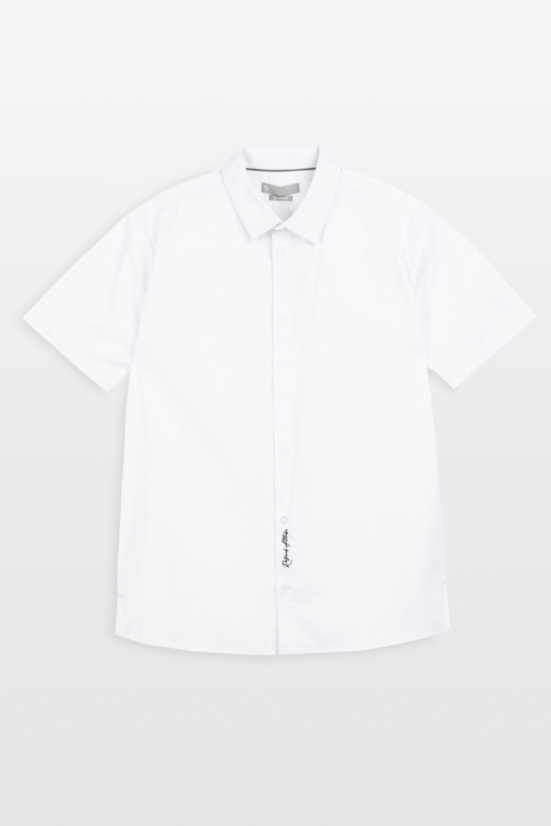 Biała koszula REGULAR z krótkim rękawem z minimalistycznym haftem