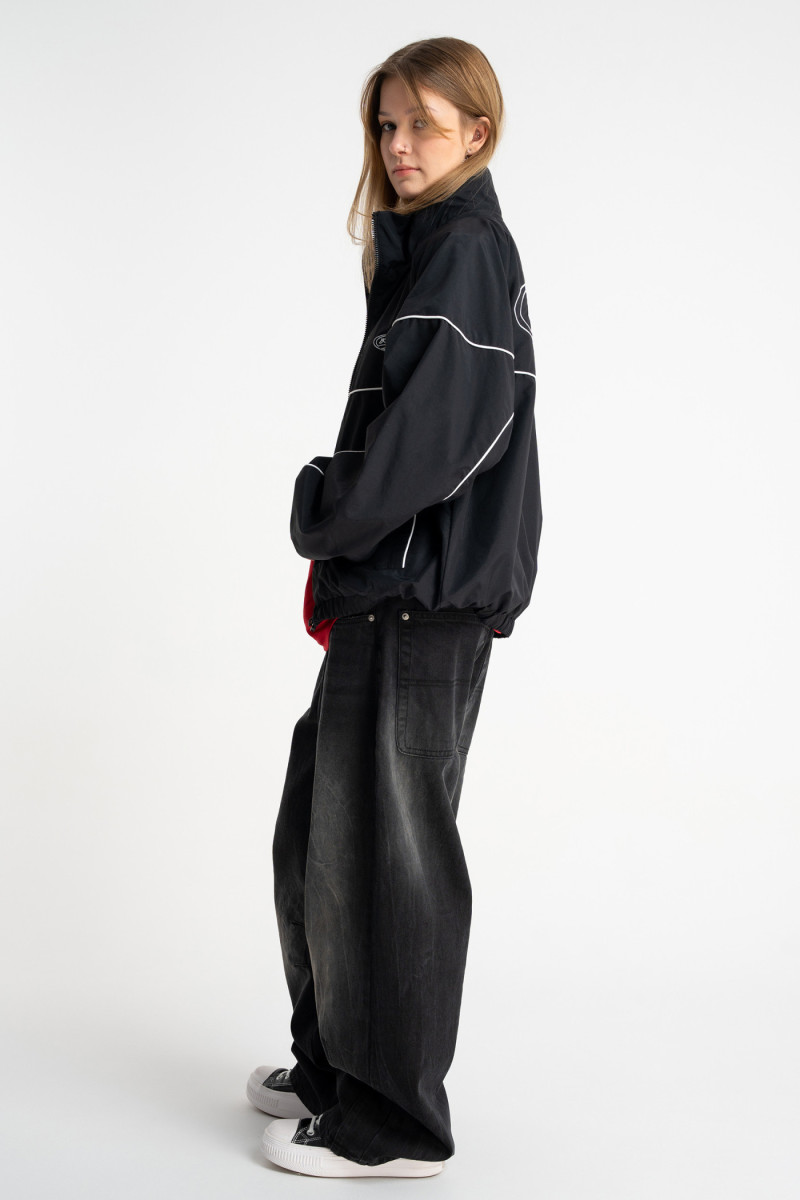 Czarna kurtka ortalionowa na stójce z odpinanym kapturem