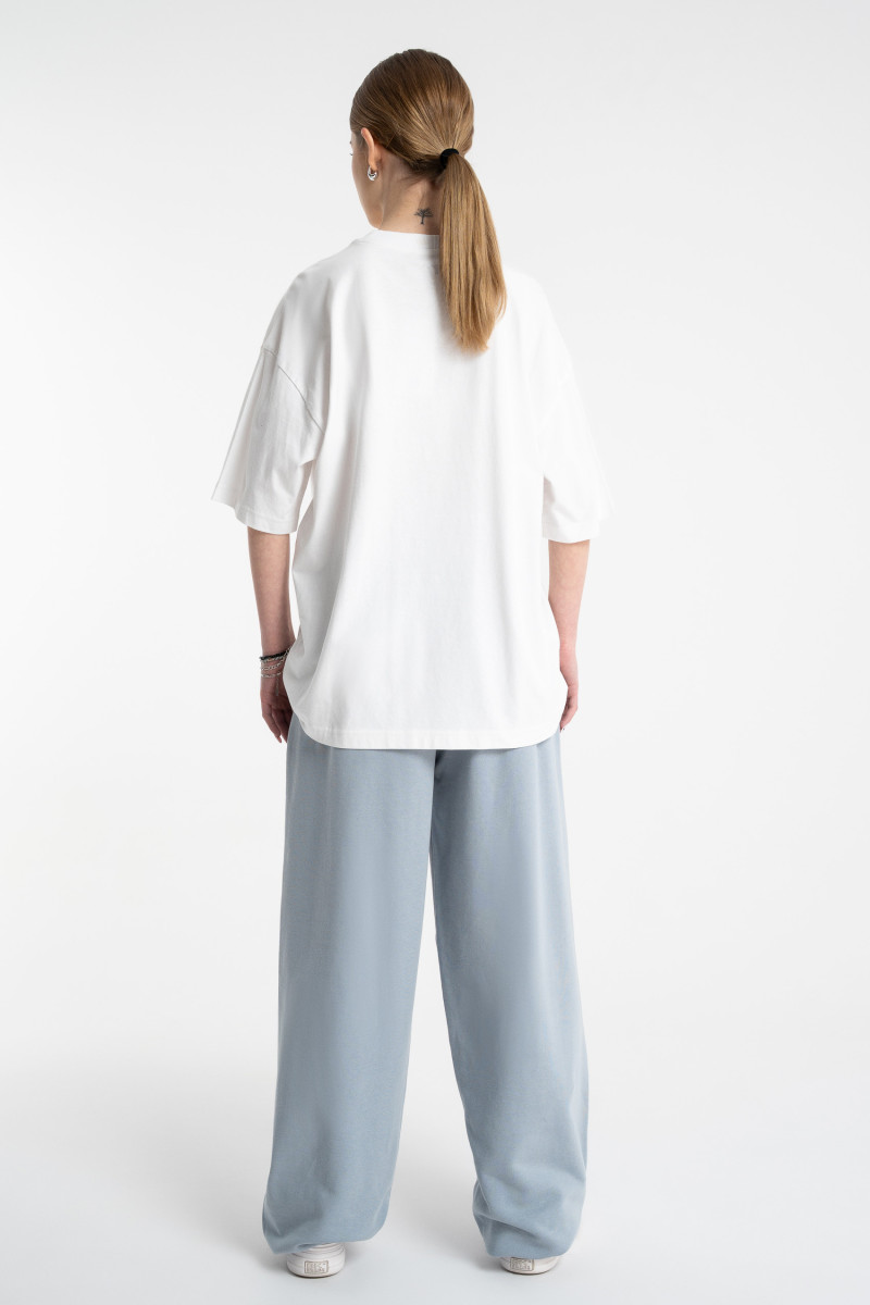 Biały t-shirt OVERSIZE z minimalistyczną grafiką