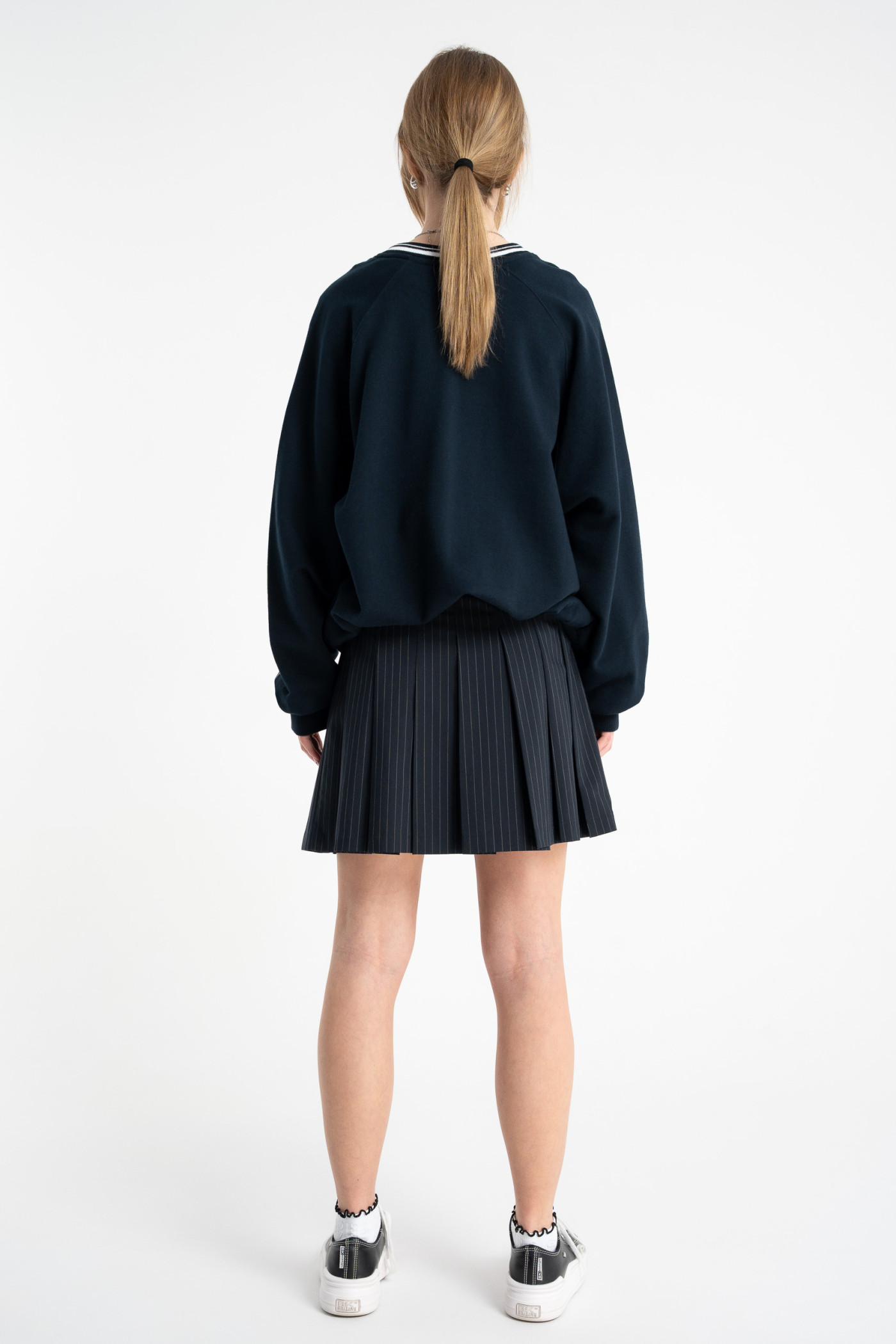 Granatowa bluza z cyrkoniami