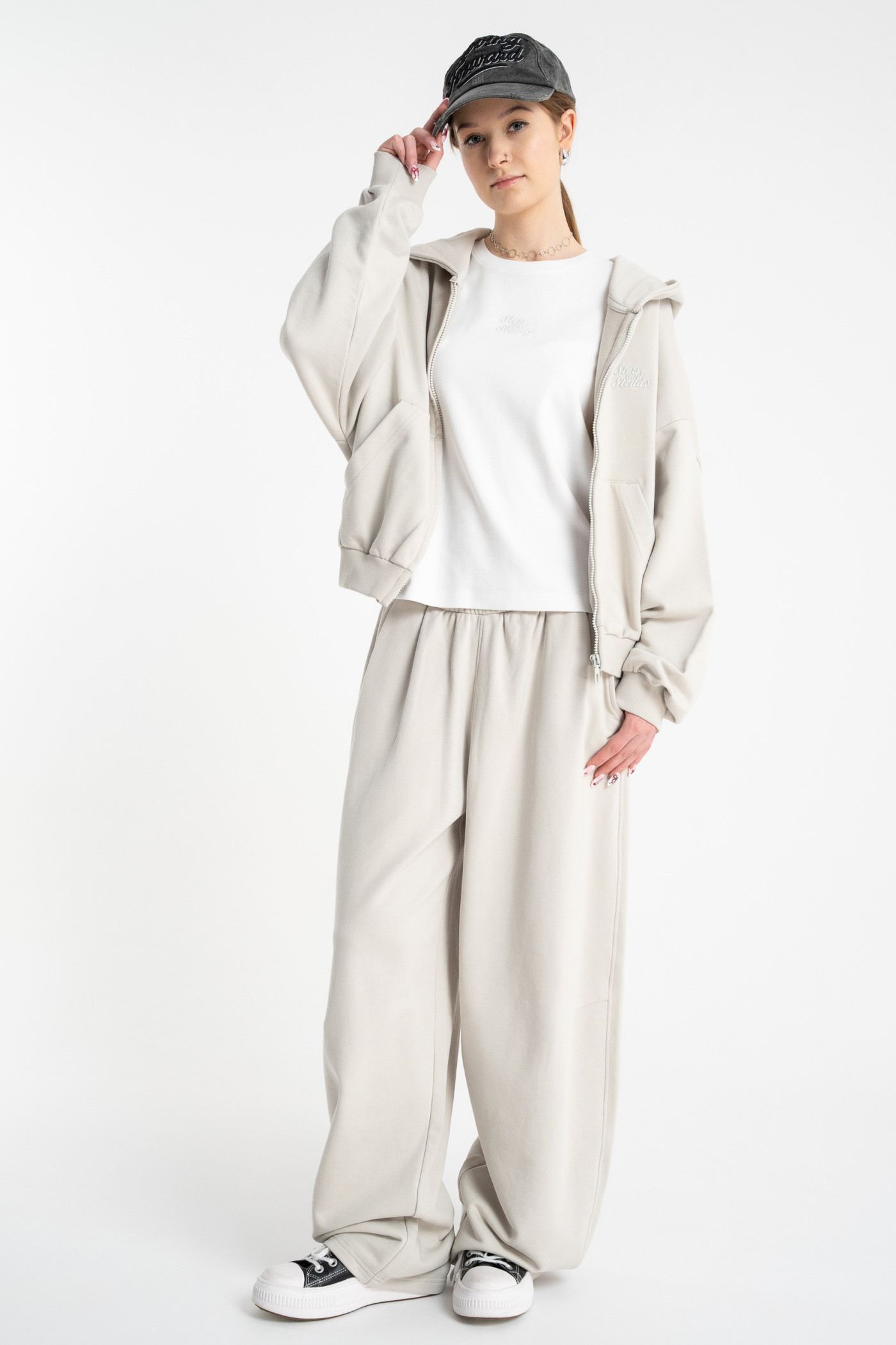 Jasnoszare spodnie dresowe o kroju BARREL bez nadruków