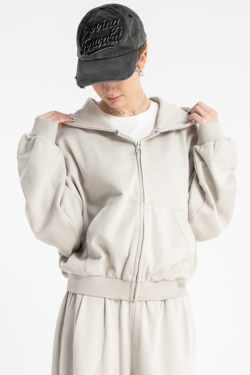 Jasnoszara bluza BOXY z kapturem  minimalistycznym haftem