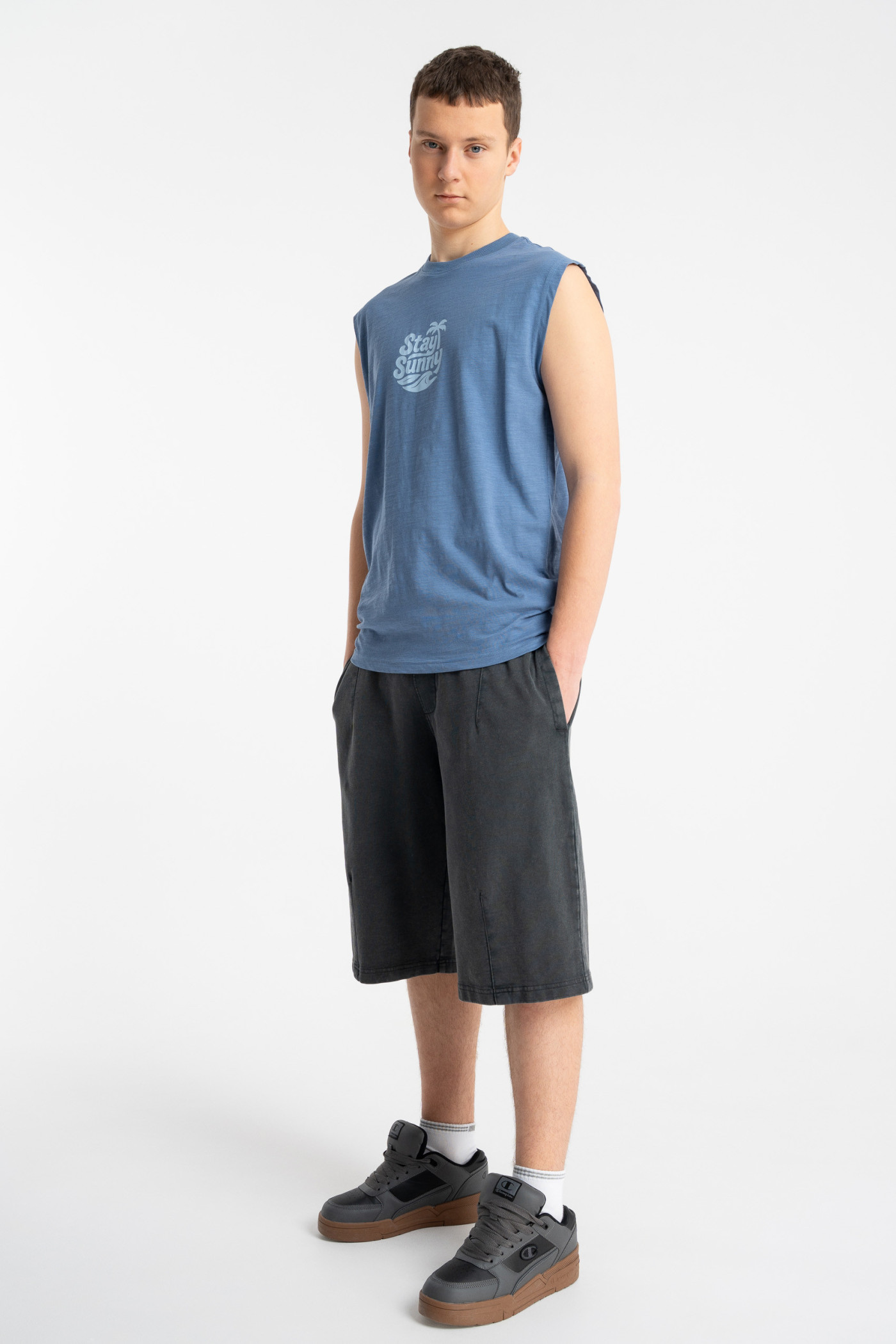 Ciemnoszare krótkie spodenki JORTS z efektem sprania