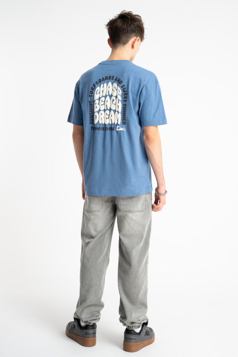 Niebieski t-shirt LOOSE z autorską grafiką z tyłu