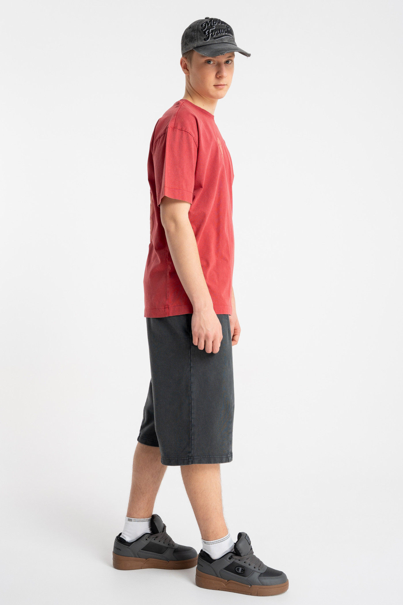 Czerwony t-shirt LOOSE z autorską grafiką z tyłu