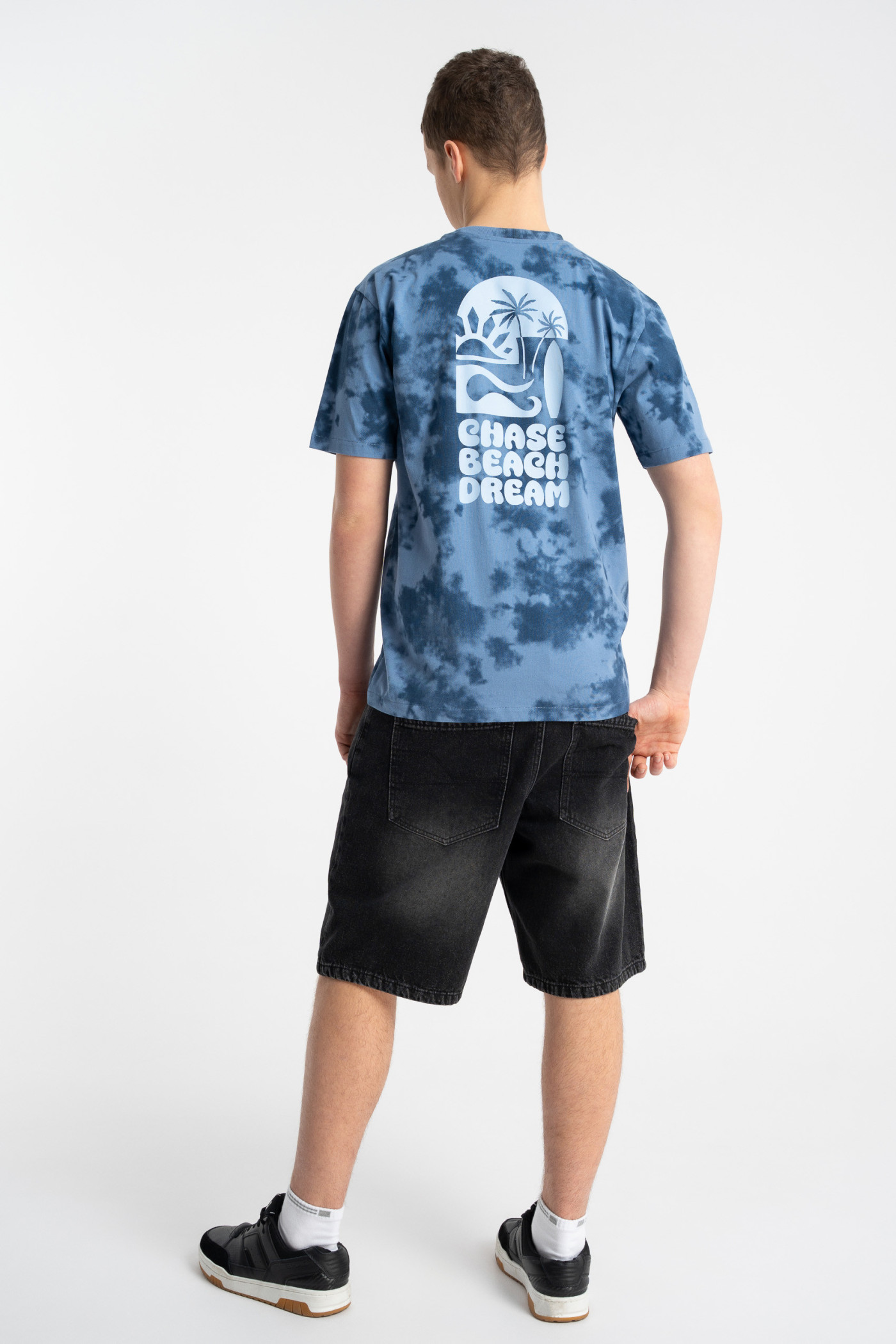 Niebieski t-shirt REGULAR z nadrukiem tie dye na całości