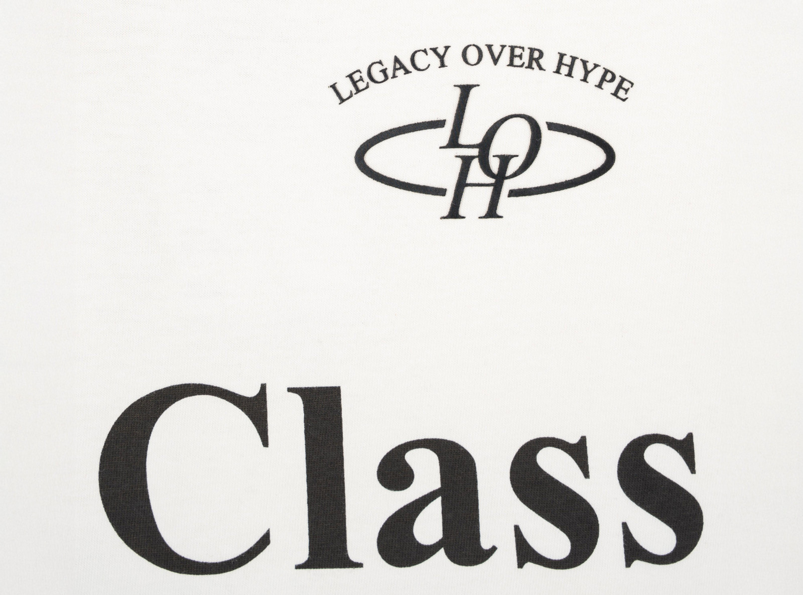 Biały t-shirt z kontrastowym kołnierzykiem