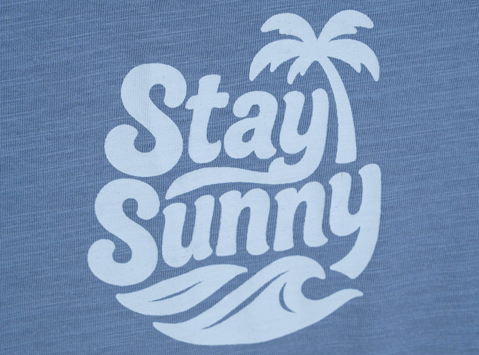 Niebieski t-shirt bez rękawów z autorską grafiką z przodu