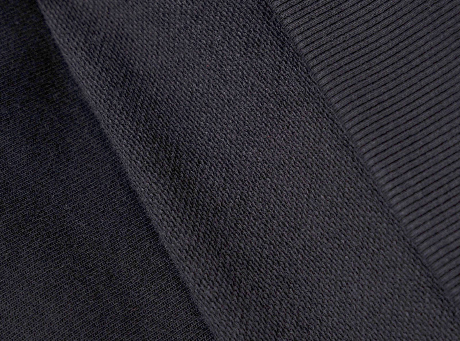 Czarna bluza na stójce z autorską grafiką z tyłu