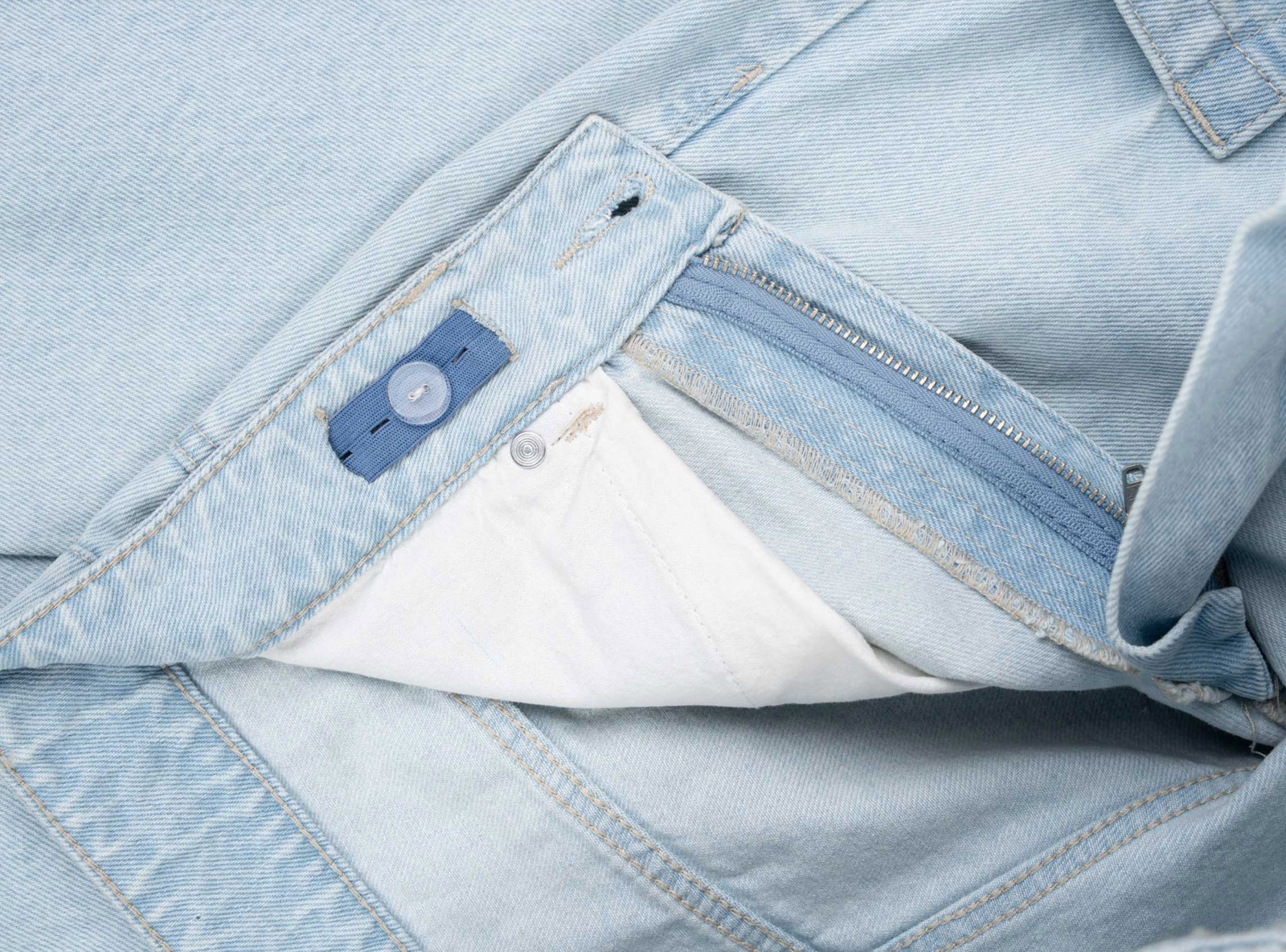 Niebieskie spodnie jeansowe BAGGY z modnymi cięciami