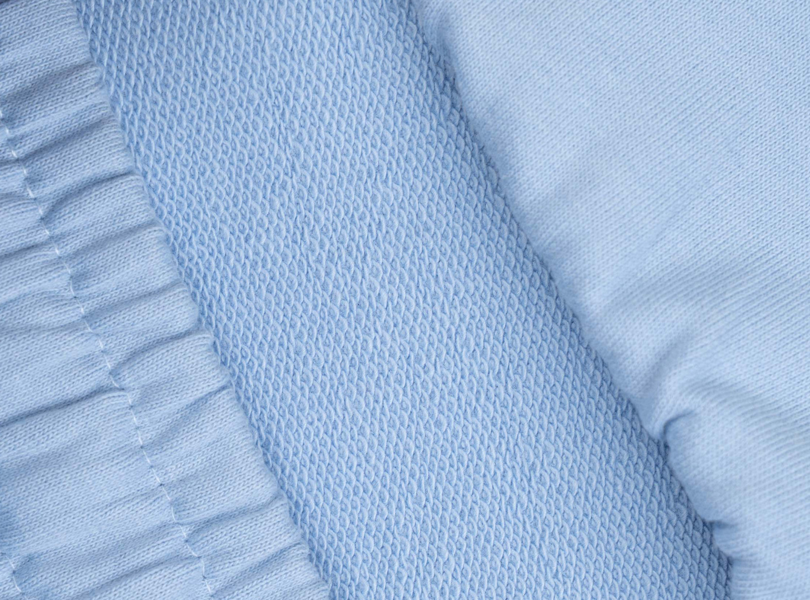 Jasnoniebieskie krótkie spodenki dresowe bez nadruków