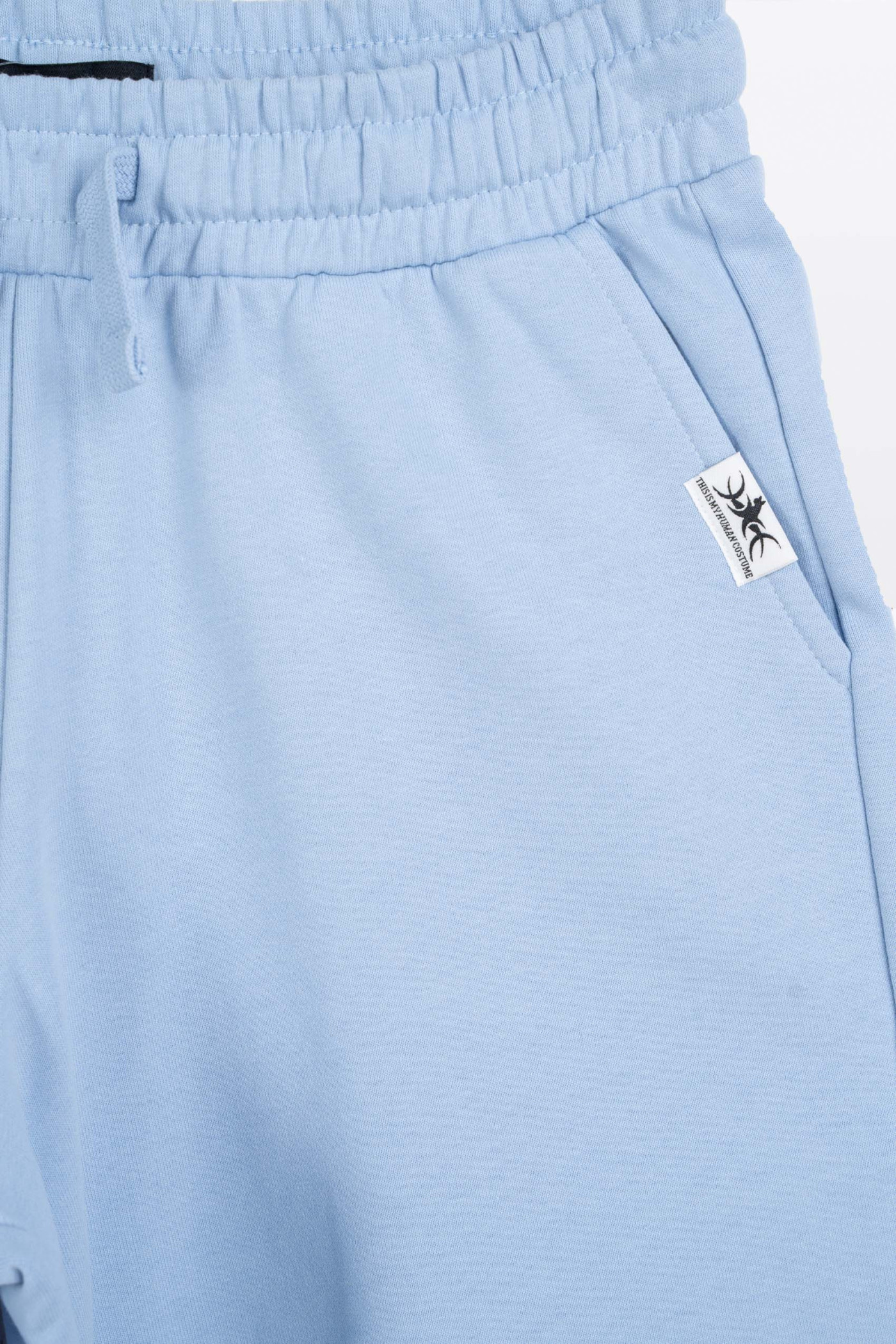 Jasnoniebieskie krótkie spodenki dresowe bez nadruków