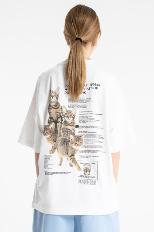 Biały t-shirt OVERSIZE z autorską grafika z tyłu