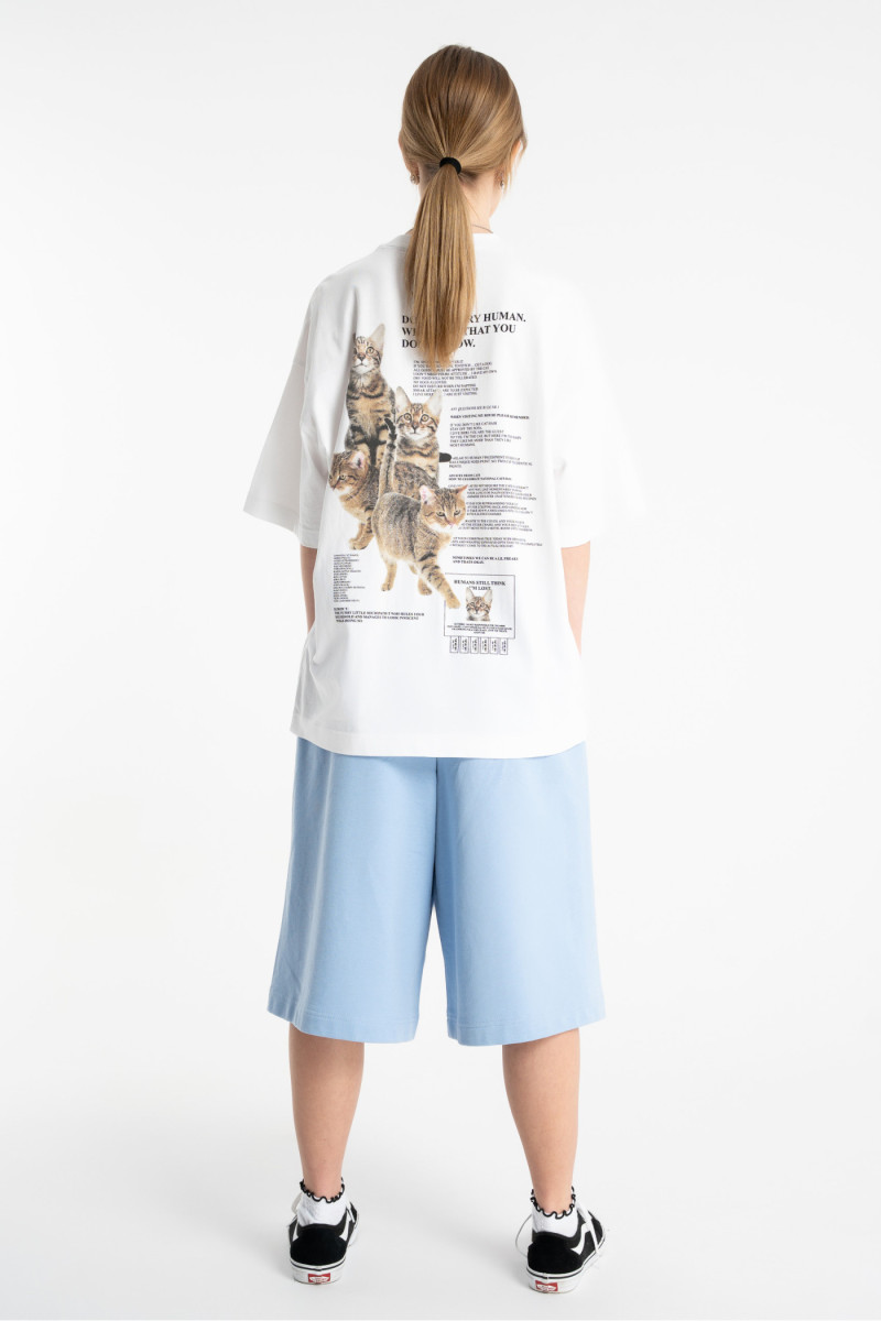 Biały t-shirt OVERSIZE z autorską grafika z tyłu