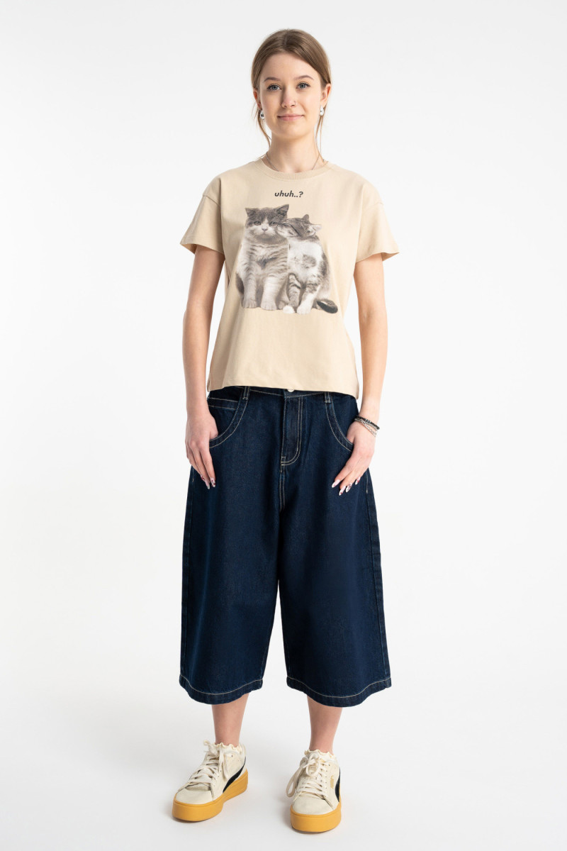 Beżowy t-shirt REGULAR z autorską grafika z tyłu