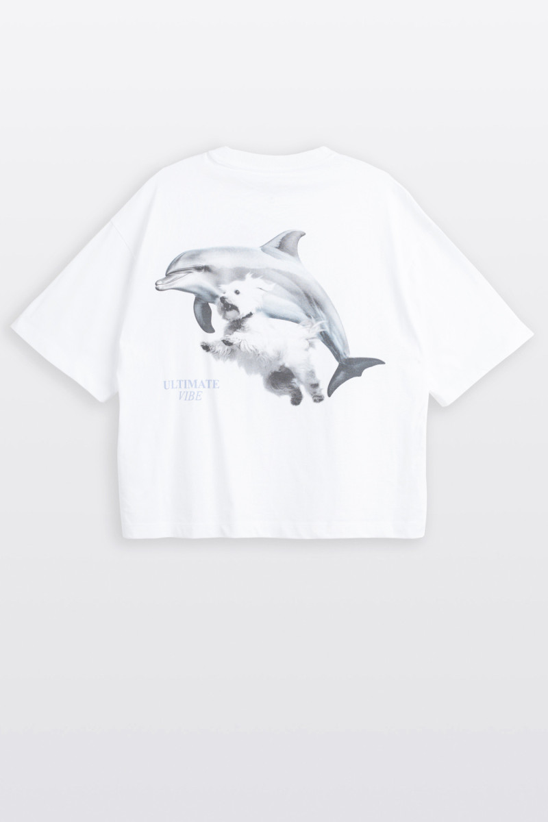 Biały t-shirt BOXY z autorską grafika z tyłu