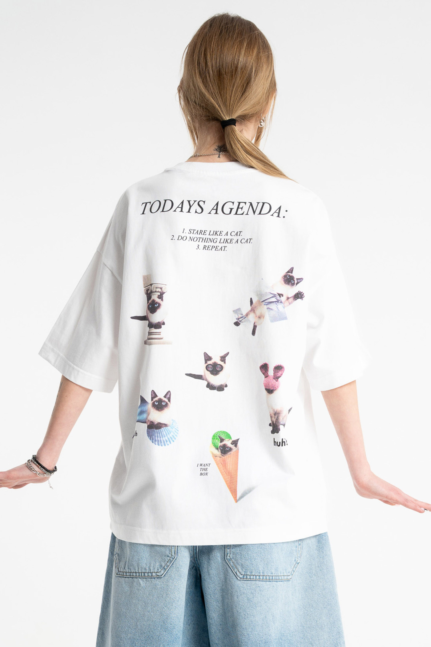 Biały t-shirt OVERSIZE z autorską grafika z tyłu