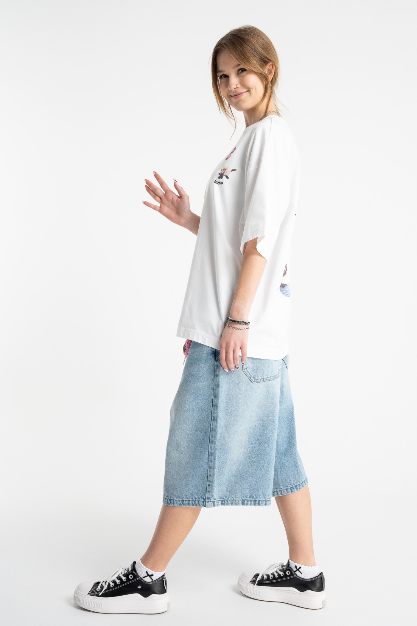 Biały t-shirt OVERSIZE z autorską grafika z tyłu