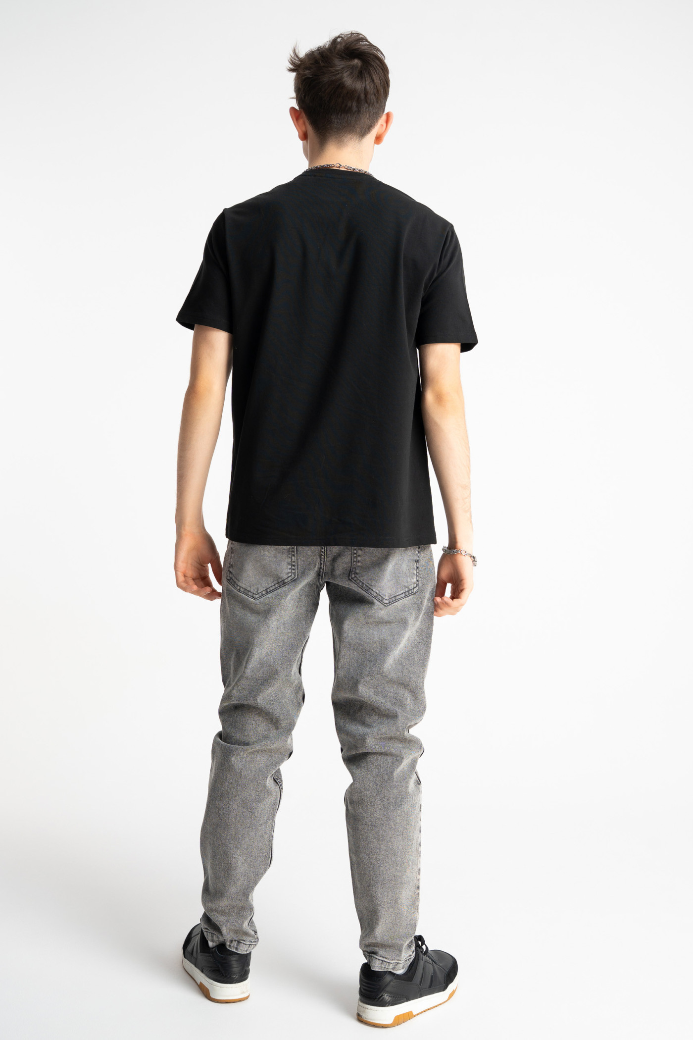 Czarny t-shirt REGULAR bez nadruków