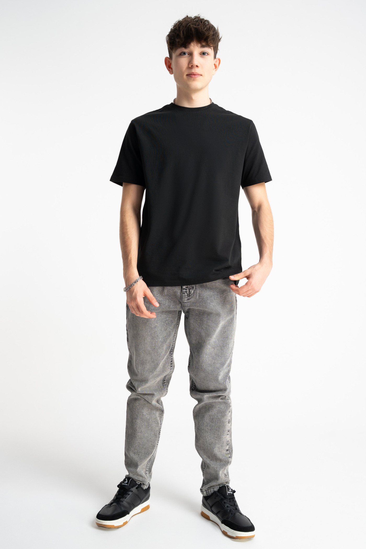 Czarny t-shirt REGULAR bez nadruków