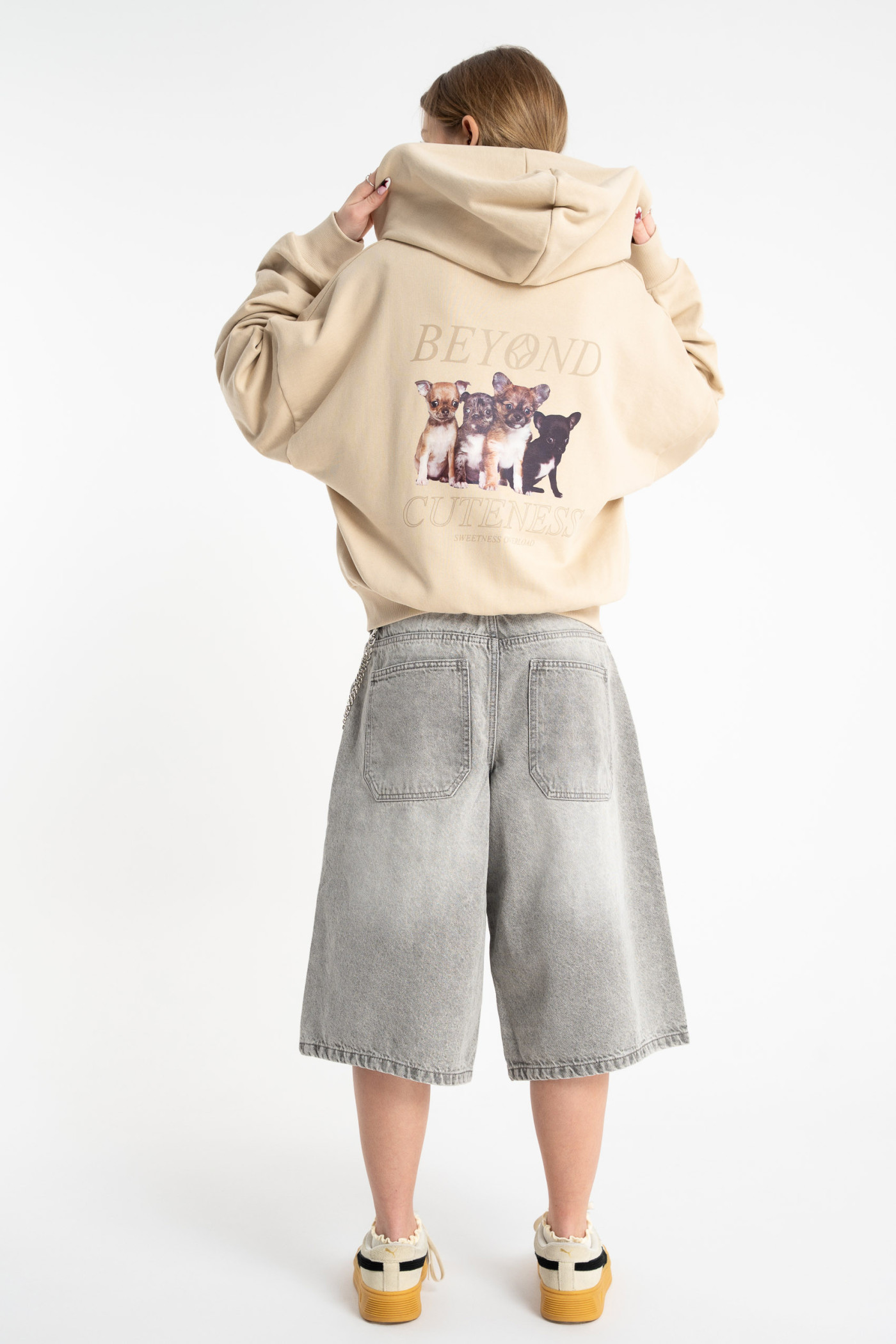 Beżowa bluza BOXY z autorską grafiką z tyłu