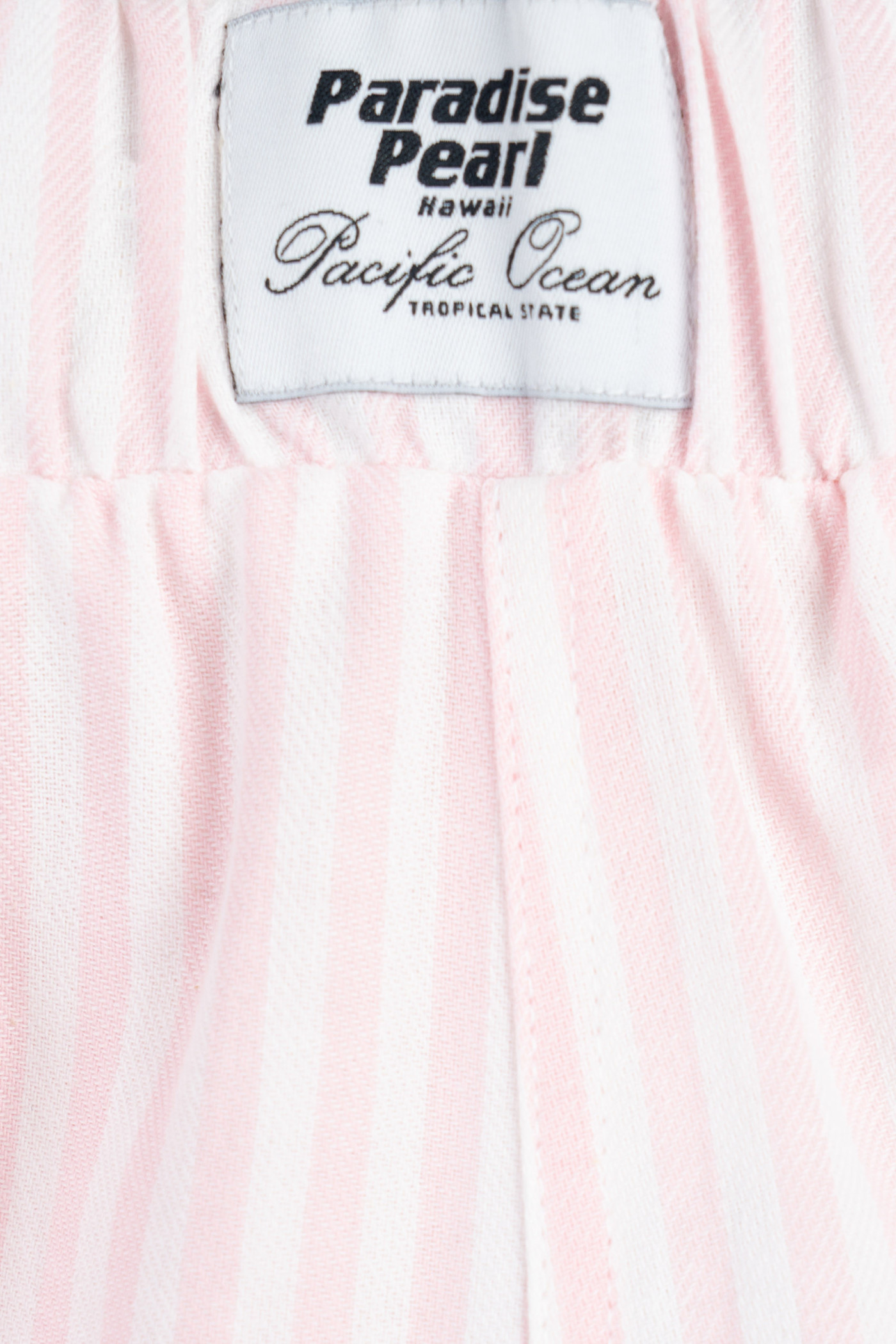 Krótkie spodenki z tkaniny w różowe paski