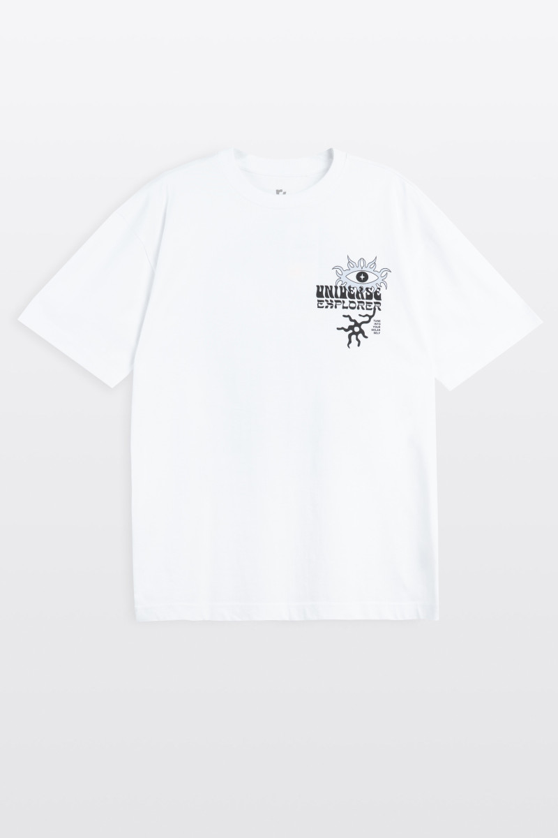 Biały t-shirt LOOSE z autorską grafika z przodu